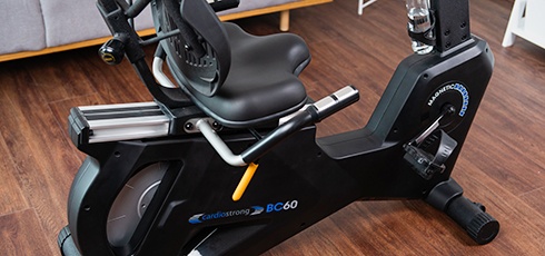 Bicicleta Reclinada cardiostrong BC60 Dimensiones compactas, gran diseño: perfecto para tu hogar