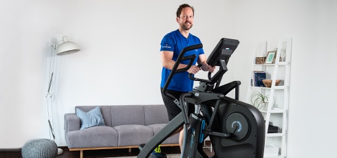 cardiostrong crosstrainer EX90 Touch Prisbelønnet kvalitet, pladsbesparende konstruktion