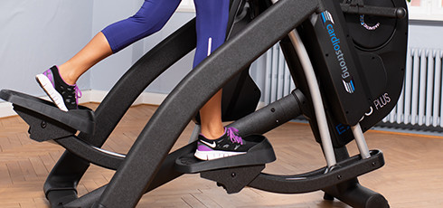 cardiostrong Crosstrainer EX90 PLUS Einzigartig: stufenlos verstellbare Schrittlänge