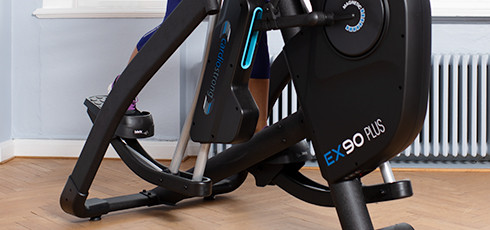 cardiostrong crosstrainer EX90 PLUS Genomtänkt utrymmesbesparande design med maximal stabilitet