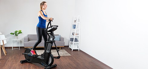 cardiostrong EX60 Touch crosstraineri Tilaa säästävä