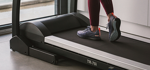 cardiostrong treadmill TR70i Non-slip aluminium rails
