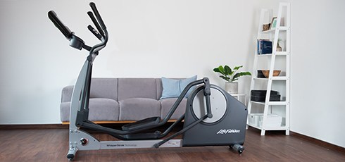 Life Fitness elliptical cross trainer X1 Go Generous in its number of functions, sparing in its energy consumption