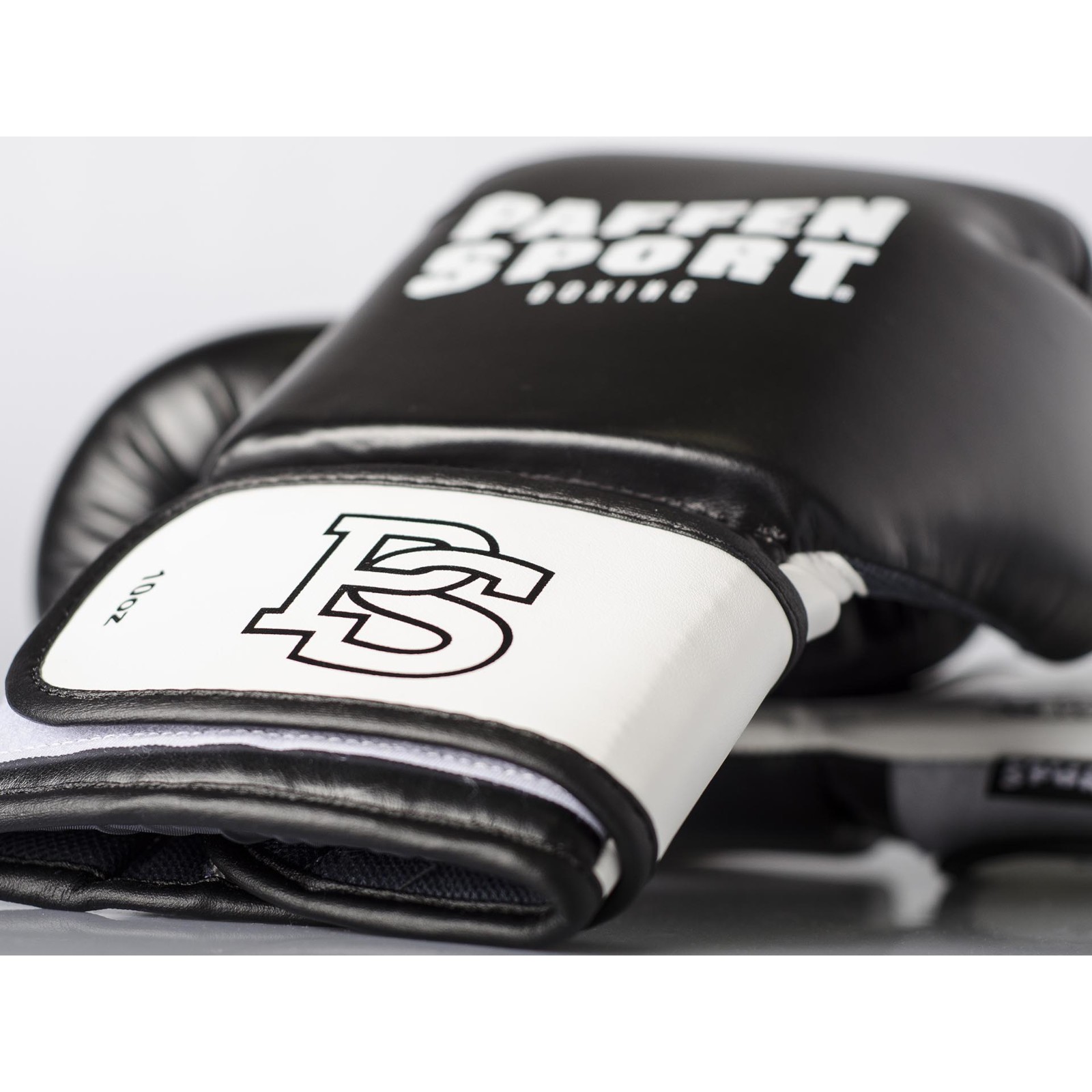 Paffen-Sport mujer! guantes de boxeo blanco / negro